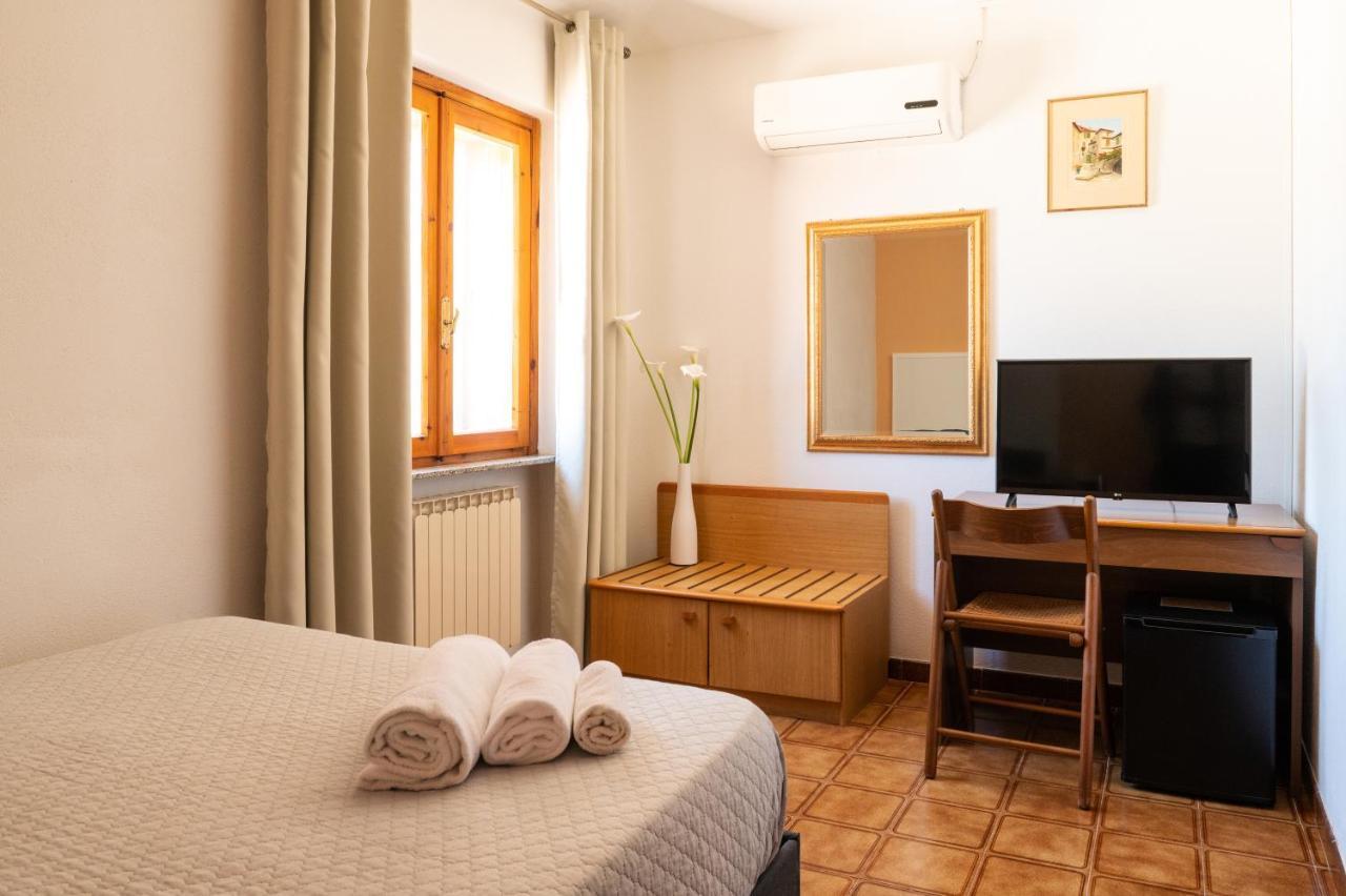 Hotel Ristorante L'Aragosta La Caletta Esterno foto