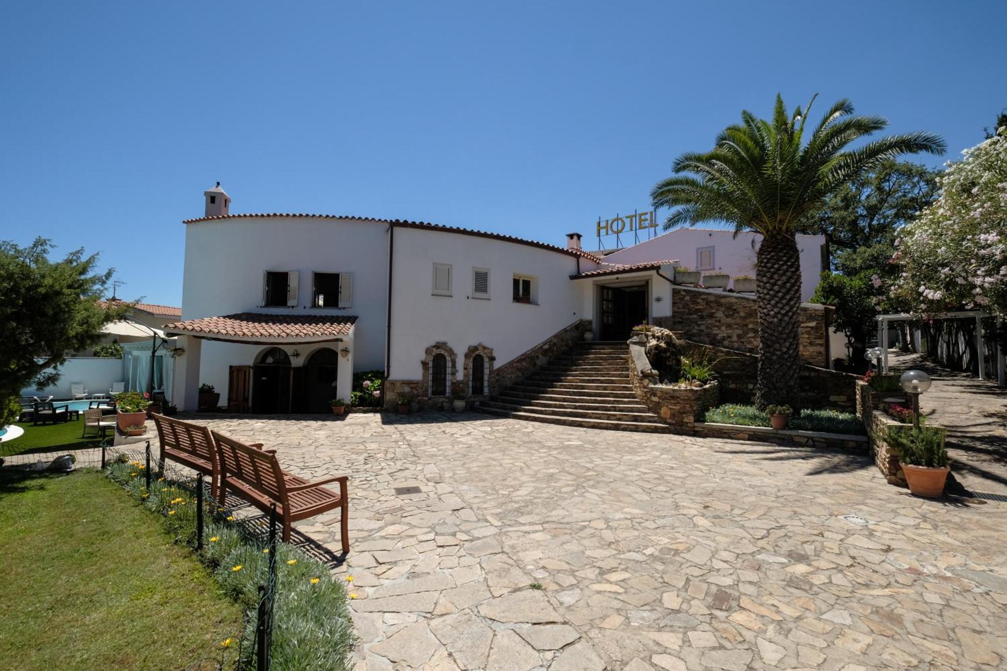 Hotel Ristorante L'Aragosta La Caletta Esterno foto