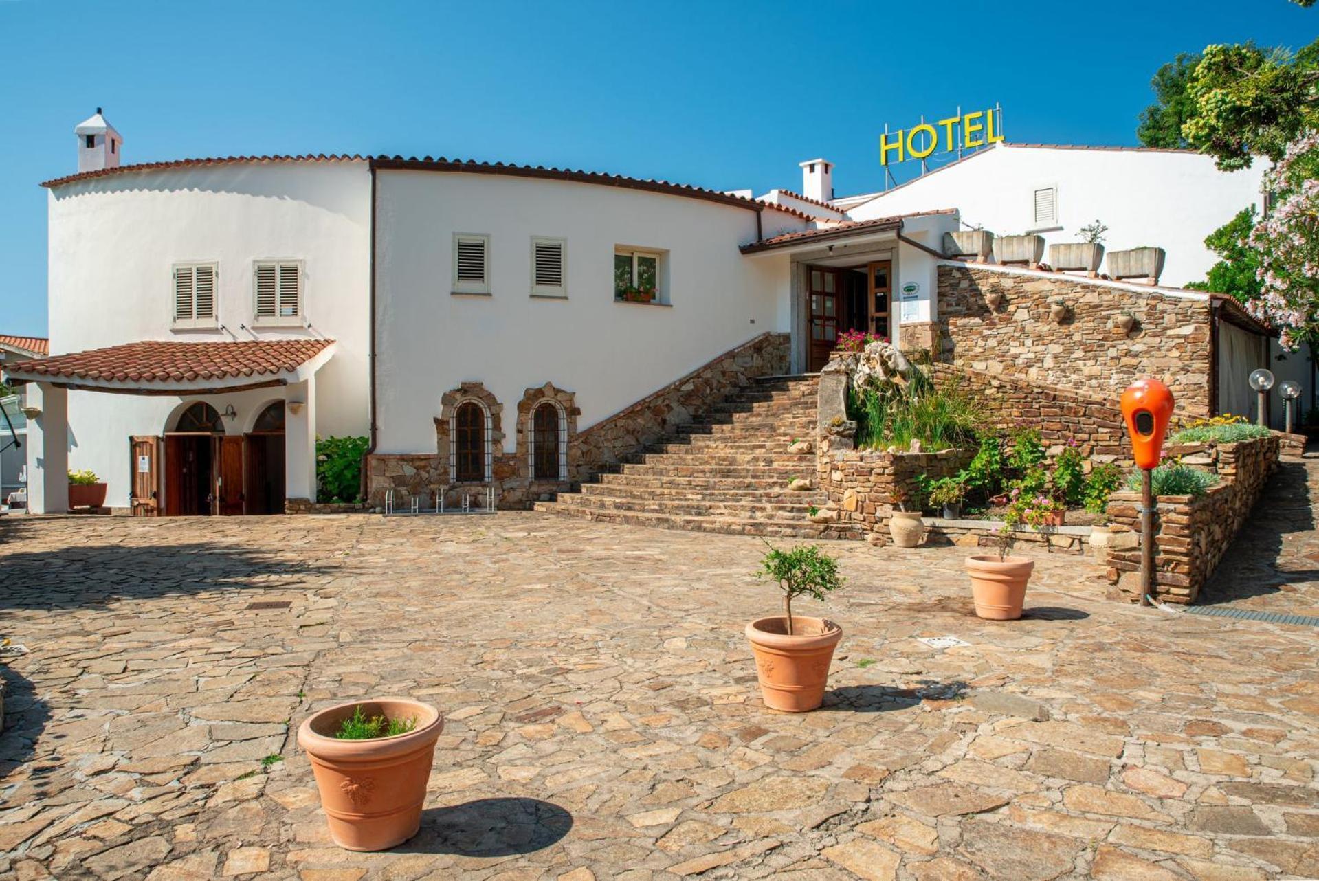 Hotel Ristorante L'Aragosta La Caletta Esterno foto
