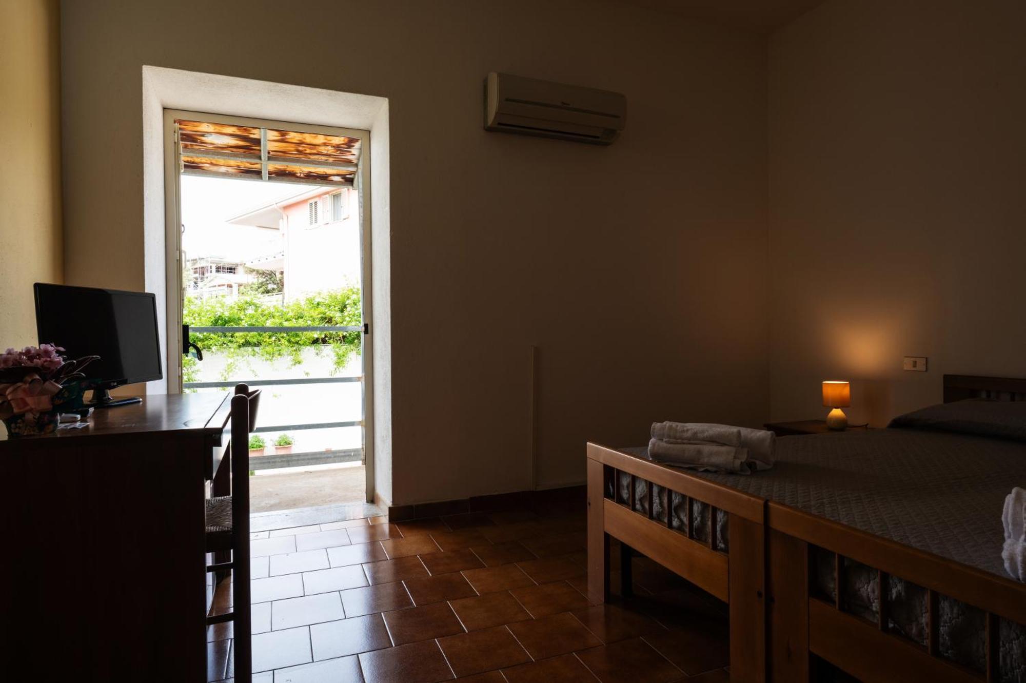 Hotel Ristorante L'Aragosta La Caletta Esterno foto