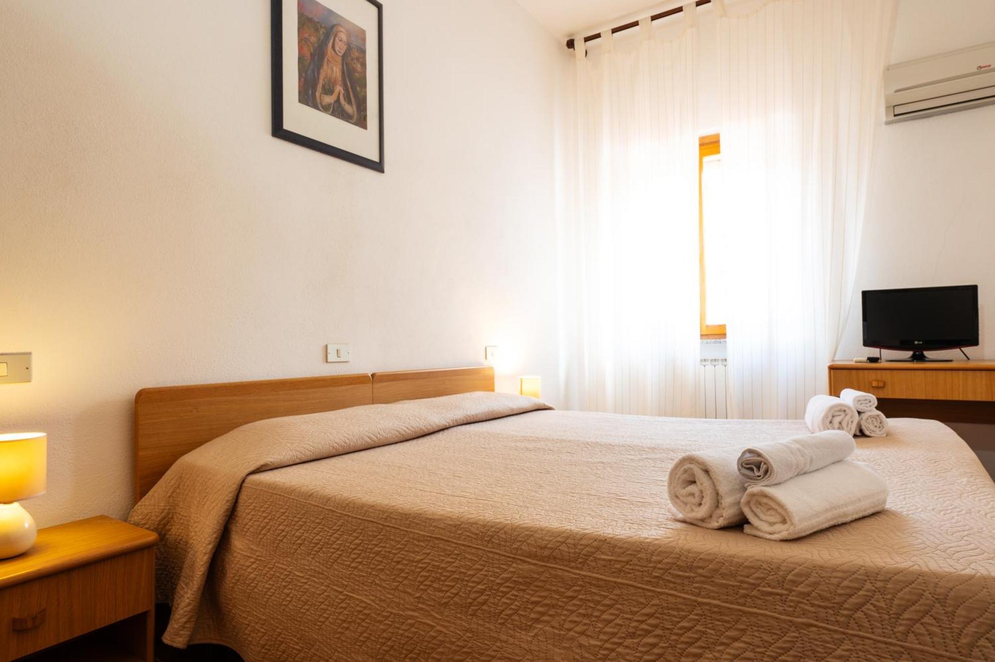 Hotel Ristorante L'Aragosta La Caletta Esterno foto