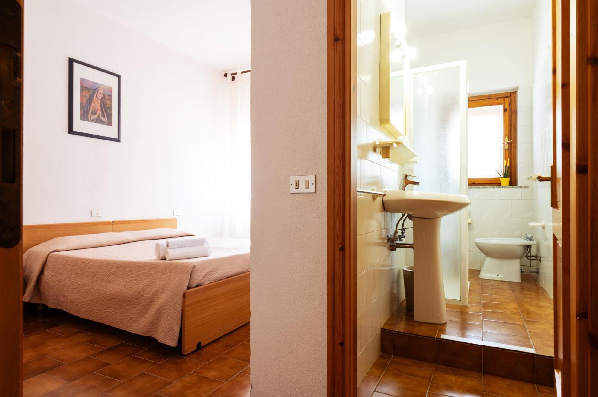 Hotel Ristorante L'Aragosta La Caletta Esterno foto